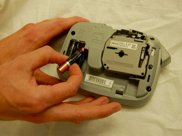 Fixing a Jammed Paper-Roll in your Brother PT-90 Personal Labeler: crwdns2935265:05crwdnd2935265:02crwdnd2935265:03crwdne2935265:0