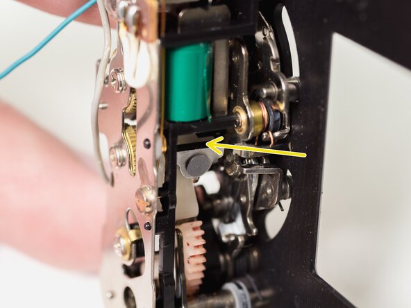 Pentax ME Super Shutter Service, Clean the shutter: crwdns2935265:029crwdnd2935265:02crwdnd2935265:02crwdne2935265:0