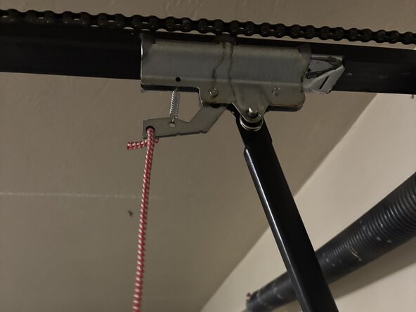 How to Use a Garage Door Opener Emergency Cord, How to Use a Garage Door Opener Emergency Cord: Schritt 1, Bild 2 von 3