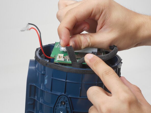 JBL Xtreme 4 Motherboard Replacement: crwdns2935265:013crwdnd2935265:02crwdnd2935265:02crwdne2935265:0