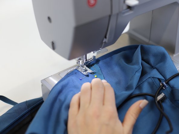 How to Patch a Ripped Backpack, Continue stitching: crwdns2935265:04crwdnd2935265:02crwdnd2935265:03crwdne2935265:0