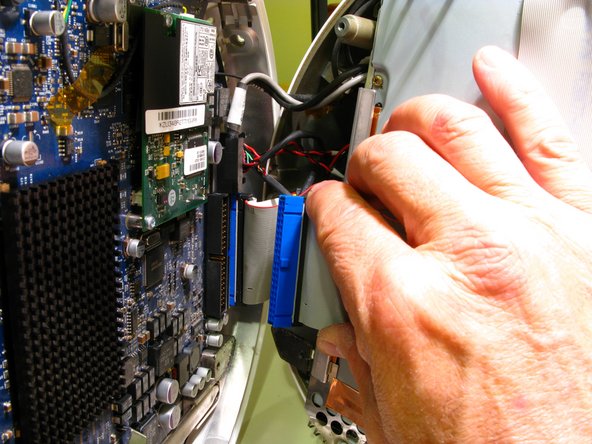 iMac G4 17" Model M9168LLA Hard Drive Replacement: crwdns2935265:06crwdnd2935265:02crwdnd2935265:02crwdne2935265:0