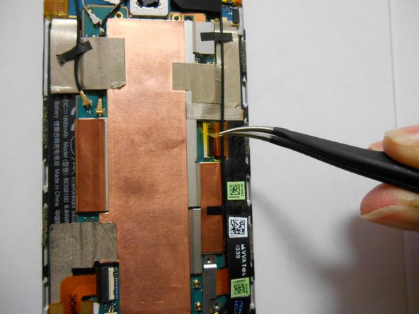 HTC One Mini Motherboard Replacement, Remove protective foil.: crwdns2935265:011crwdnd2935265:02crwdnd2935265:03crwdne2935265:0
