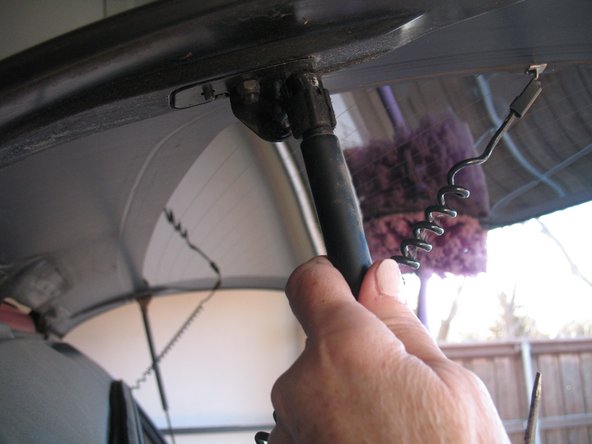 2001 Chevrolet Suburban Rear Window Struts Replacement: crwdns2935265:05crwdnd2935265:02crwdnd2935265:02crwdne2935265:0