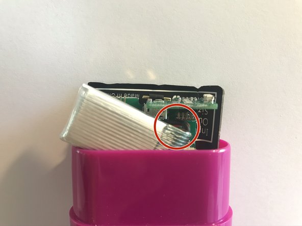 How to Assemble Sigrow Soil Pro Mini, Insert the battery: crwdns2935265:05crwdnd2935265:02crwdnd2935265:03crwdne2935265:0