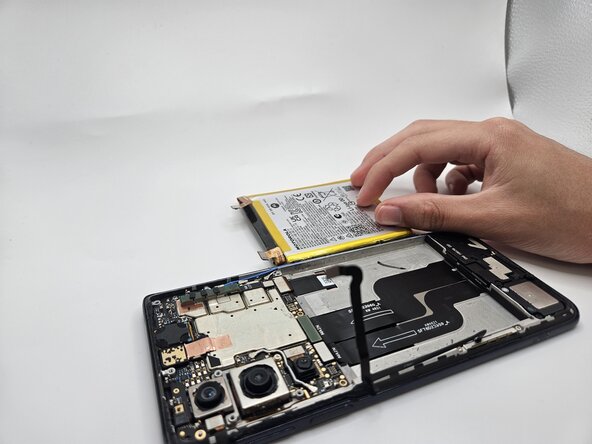 Motorola Edge Plus 2022 Display Assembly Replacement: 步骤 9 中的图像 3，3