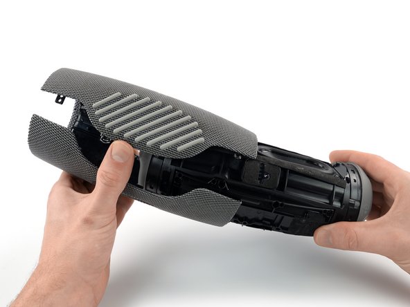 JBL Charge 5 Motherboard Replacement, Remove the fabric cover: crwdns2935265:05crwdnd2935265:02crwdnd2935265:03crwdne2935265:0