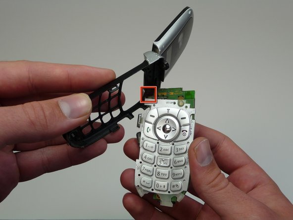 Motorola V180 LCD screen and connector ribbon replacement: 8 단계, 이미지 3개 중 3개