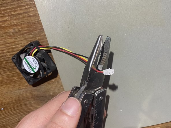 OWC Thunderbolt 3 Pro Dock fan replacement, Sacrificing old fan: crwdns2935265:07crwdnd2935265:02crwdnd2935265:03crwdne2935265:0