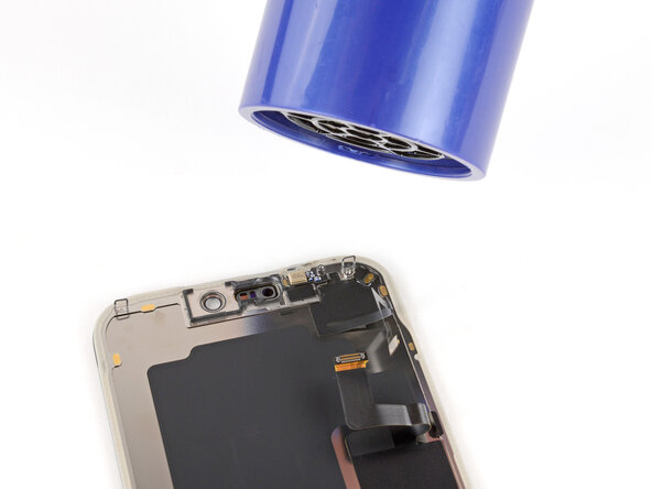 iPhone 17 Pro Max Screen Replacement, Heat the front sensors: crwdns2935265:026crwdnd2935265:01crwdnd2935265:01crwdne2935265:0