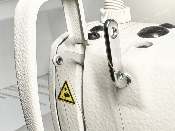 Juki DDL-8700 Needle Replacement, Needle: 手順 1、 2の画像 2