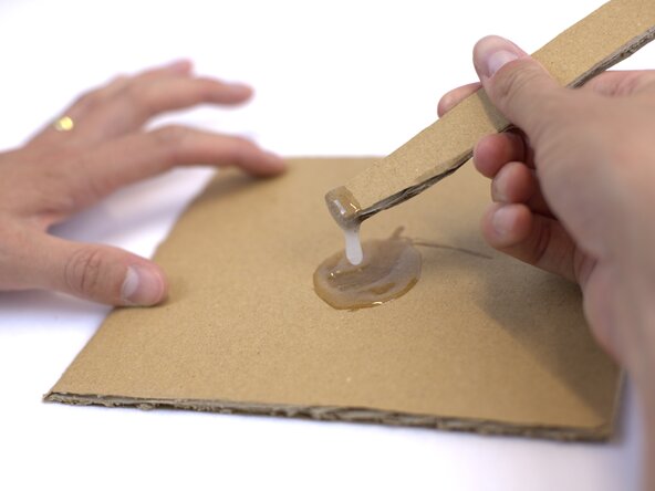 How to Replace the Tip of a Hiking Pole, Prepare the glue: crwdns2935265:08crwdnd2935265:03crwdnd2935265:03crwdne2935265:0