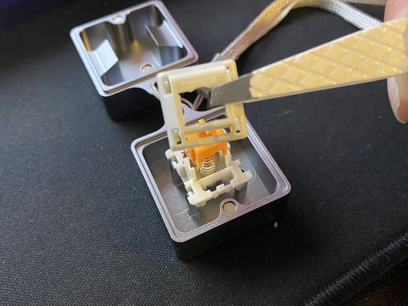 How to Replace KBD67 Lite R3 Keyboard Switch Spring: Schritt 5, Bild 2 von 3