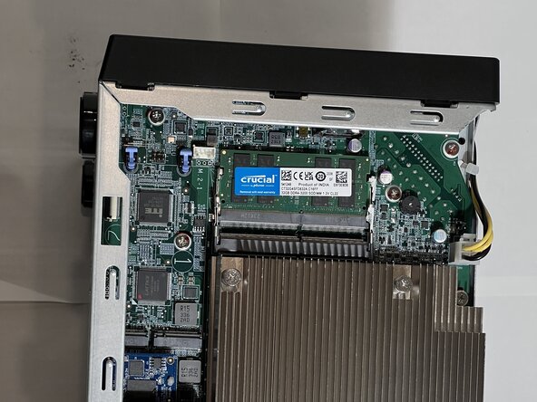 QNAP TVS-h874T RAM Replacement: passo 4, imagem 2 %32