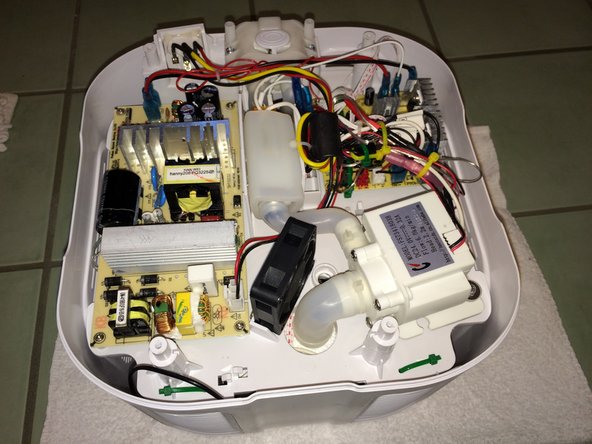 ChiliTechnology ChiliCube Teardown, 1st  look  bottom of ChiliCube: crwdns2935265:08crwdnd2935265:02crwdnd2935265:03crwdne2935265:0
