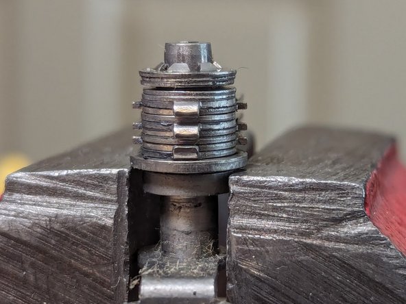 IBM Thinkpad 700C Disassembly, Hinges: crwdns2935265:014crwdnd2935265:02crwdnd2935265:02crwdne2935265:0