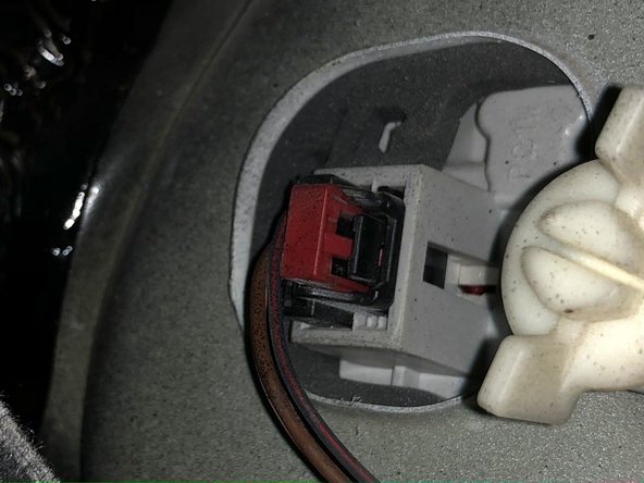 2013 Volkswagen Passat Rear Blinker Light Replacement: crwdns2935265:03crwdnd2935265:02crwdnd2935265:03crwdne2935265:0