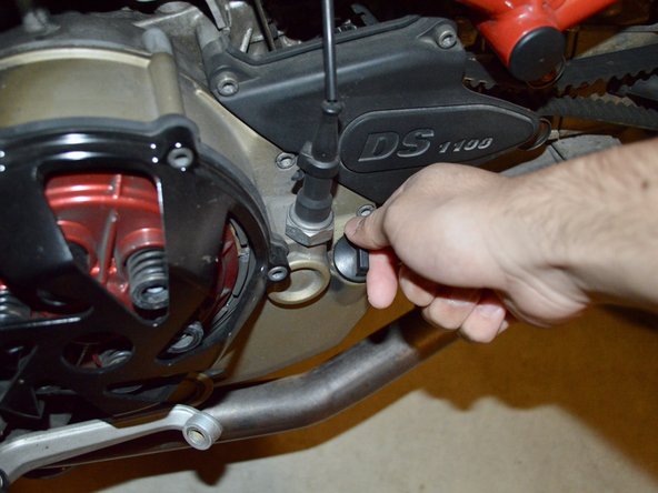 2009 Ducati Hypermotard 1100 Oil Replacement: crwdns2935265:04crwdnd2935265:02crwdnd2935265:03crwdne2935265:0