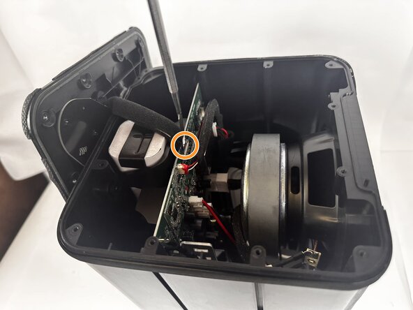 Logitech UE Hyperboom Power Button Board Replacement: 手順 3、 3の画像 3