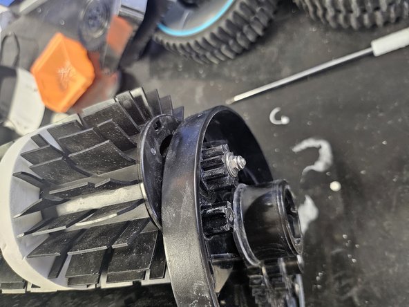 Aiper Seagull Pro: Button bearing replacement, Brush assembly driver cog: crwdns2935265:07crwdnd2935265:03crwdnd2935265:03crwdne2935265:0