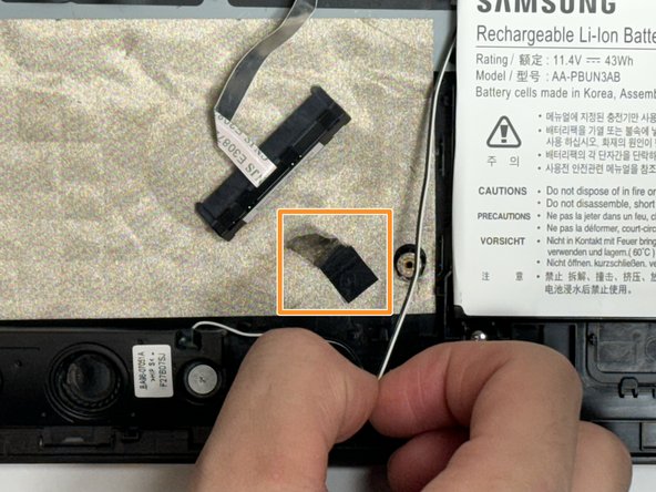 Samsung Notebook 5 NP530E5M Internal Speaker Replacement: crwdns2935265:012crwdnd2935265:03crwdnd2935265:03crwdne2935265:0