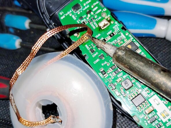 Philips Norelco AquaTouch S5090 Battery Pack replacement, Removing the PCB and unsoldering the old Battery: crwdns2935265:03crwdnd2935265:02crwdnd2935265:03crwdne2935265:0