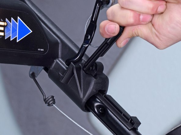 Toro Walk Behind Mowers 21199HD 2018 Brake Cable Replacement, Detach the retainer arm: crwdns2935265:011crwdnd2935265:03crwdnd2935265:03crwdne2935265:0