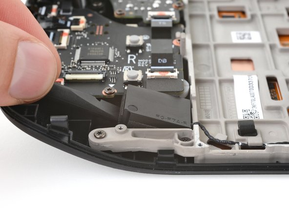 Steam Deck OLED Speakers Replacement, Pry up the right speaker: passo 28, immagine 2 di 3