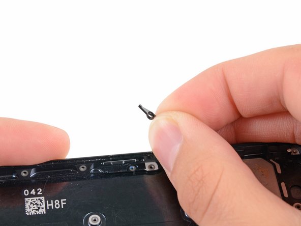 Замена задней части корпуса iPhone 5, Задняя часть корпуса: crwdns2935265:047crwdnd2935265:02crwdnd2935265:02crwdne2935265:0