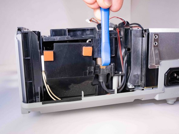 Hitachi CP-X2010N Lamp Replacement: crwdns2935265:017crwdnd2935265:03crwdnd2935265:03crwdne2935265:0