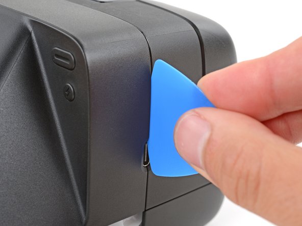 Polaroid Flip Top Shell Replacement, Release the clips: crwdns2935265:07crwdnd2935265:02crwdnd2935265:03crwdne2935265:0