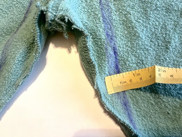 Transforming High-Rise Pants into Low-Rise Style by Hand: crwdns2935265:03crwdnd2935265:03crwdnd2935265:03crwdne2935265:0