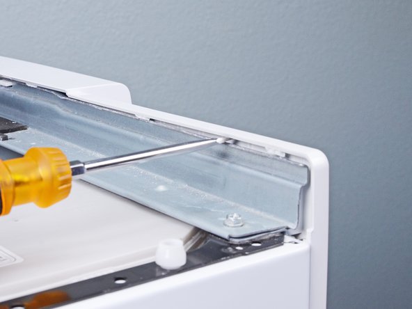 LG Front Load Washing Machine Temperature Sensor Replacement, Unclip the control panel: crwdns2935265:010crwdnd2935265:02crwdnd2935265:03crwdne2935265:0