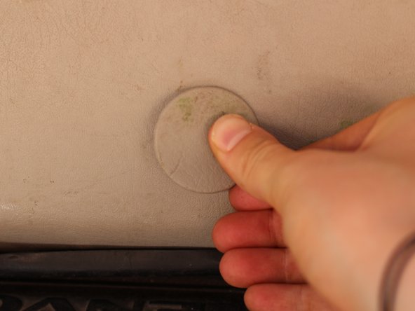 How to Repair a Jammed 2007 GMC Envoy Tailgate: crwdns2935265:04crwdnd2935265:02crwdnd2935265:02crwdne2935265:0