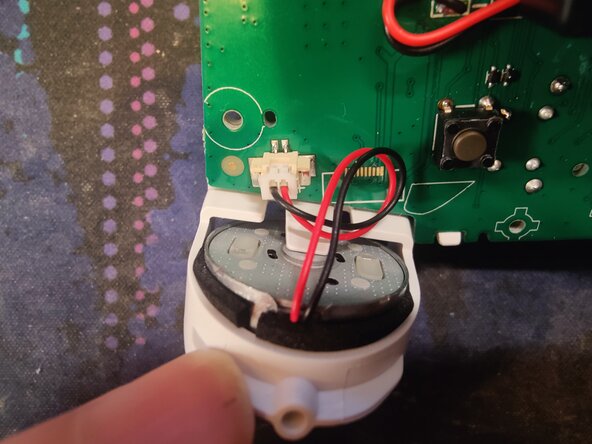 Disassembling 8BitDo Ultimate Bluetooth Controller, Detatch rumble motors: crwdns2935265:08crwdnd2935265:01crwdnd2935265:03crwdne2935265:0
