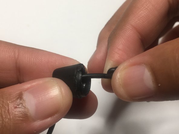 How to Repair Sony WI-C200 In-Ear Headphones: stap 0, afbeelding 3 van 3