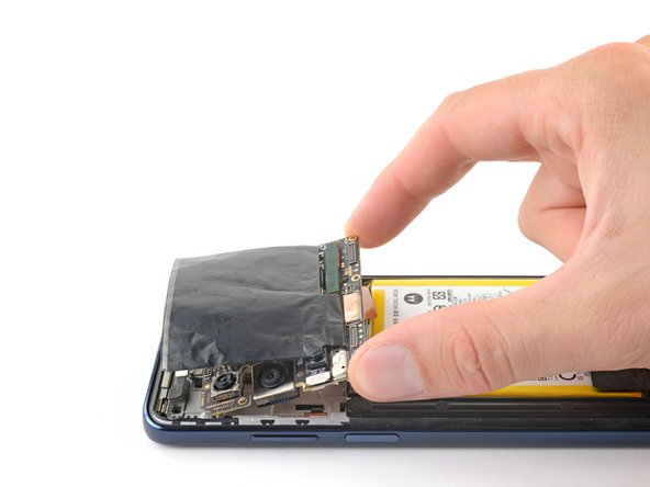 Motorola Moto G Stylus 5G (2022) Screen Replacement, Remove the motherboard: crwdns2935265:025crwdnd2935265:02crwdnd2935265:03crwdne2935265:0