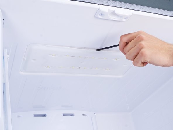 Samsung Refrigerator Light (Refrigerator Compartment) Replacement: 步骤 5 中的图像 2，3
