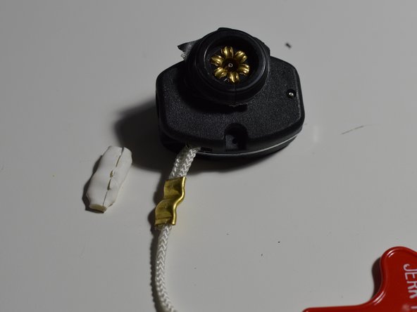 Airplane Life Vest Autofill Regulator Teardown, Pull mechanism: stap 0, afbeelding 2 van 2