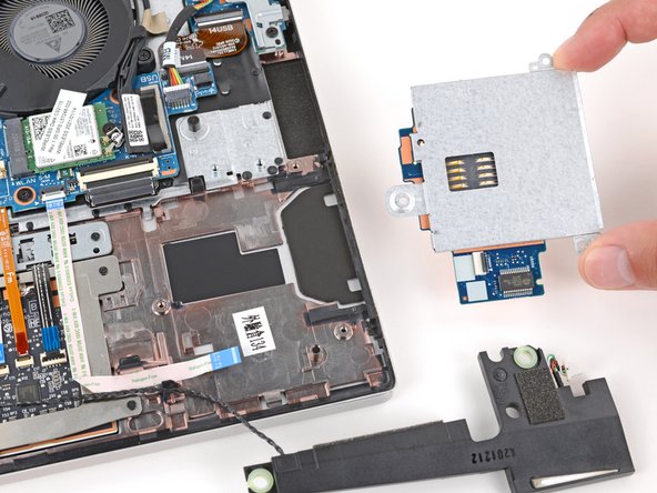 HP EliteBook 845 G7 Smart Card Reader Replacement, Remove the smart card reader: crwdns2935265:014crwdnd2935265:03crwdnd2935265:03crwdne2935265:0