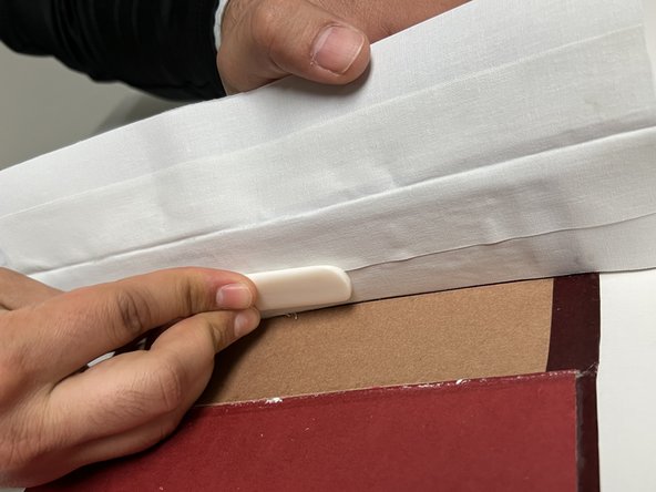 How to Reattach a Cover to a Hardcover Book: passo 13, immagine 2 di 2