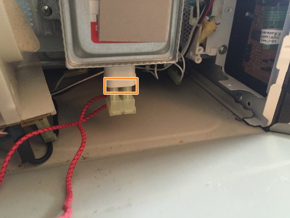 Microwave Teardown, Remove magnetron: crwdns2935265:013crwdnd2935265:02crwdnd2935265:02crwdne2935265:0