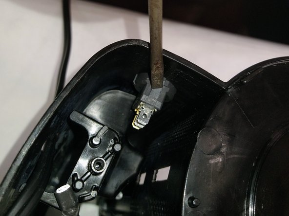 Black and Decker CM0700BZ Power Button Replacement: crwdns2935265:04crwdnd2935265:02crwdnd2935265:03crwdne2935265:0