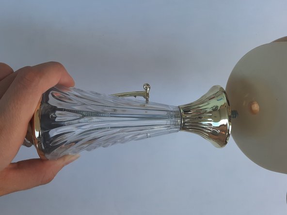 How to Repair a Trophy: 3 단계, 이미지 3개 중 2개