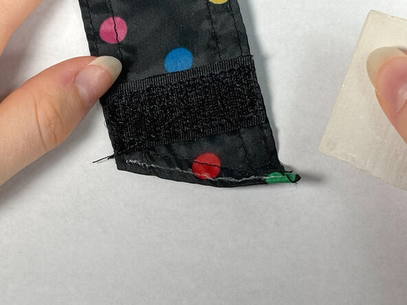 How to Reattach an Umbrella Strap: passo 3, immagine 2 di 2