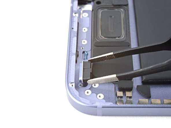 iPad Mini 6 Volume Buttons Replacement, Remove the volume buttons: crwdns2935265:026crwdnd2935265:02crwdnd2935265:03crwdne2935265:0