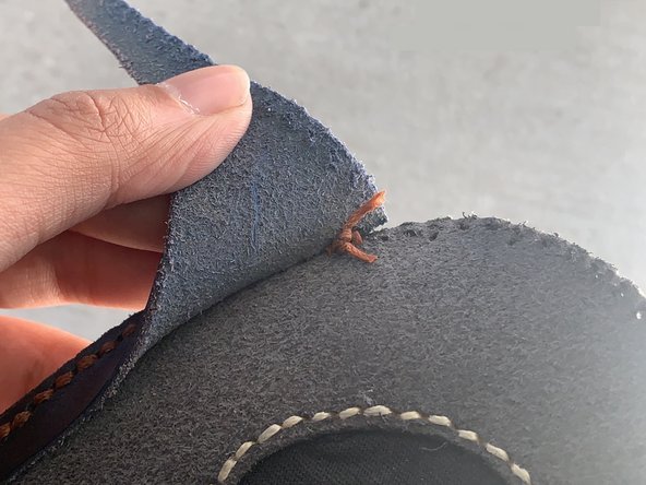 Leather Stitching Replacement: passo 10, immagine 2 di 3