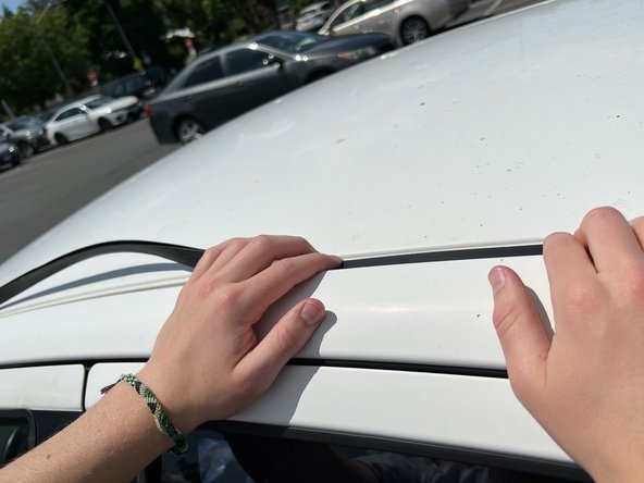 2007-2011 Toyota Yaris Drip Rail Replacement: crwdns2935265:05crwdnd2935265:02crwdnd2935265:03crwdne2935265:0