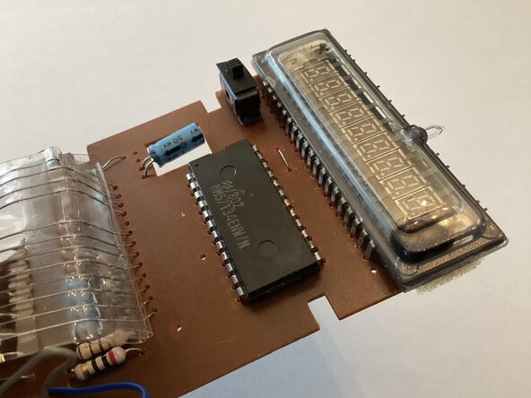 Qualitron 24K Calculator Teardown: crwdns2935265:05crwdnd2935265:01crwdnd2935265:02crwdne2935265:0