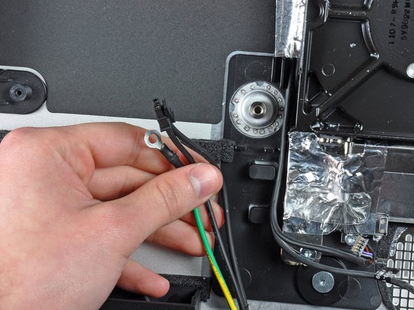 iMac Intel 21.5" EMC 2308 AC Inlet Replacement: 步骤 38 中的图像 2，2